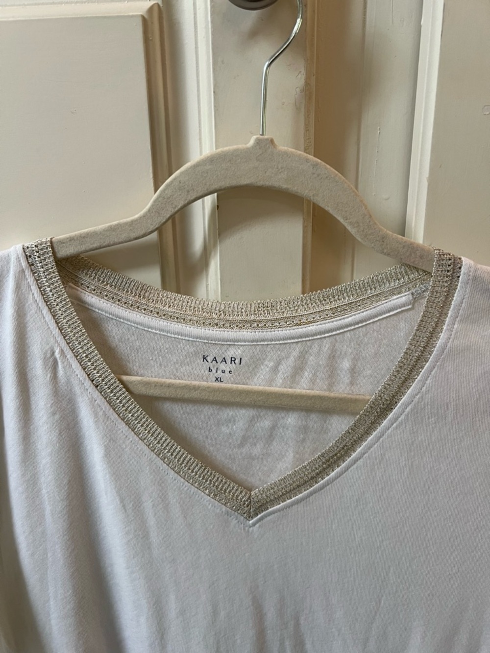 NWT. Kaari Blue White Short Sleeve Tee with Metallic Trim XL